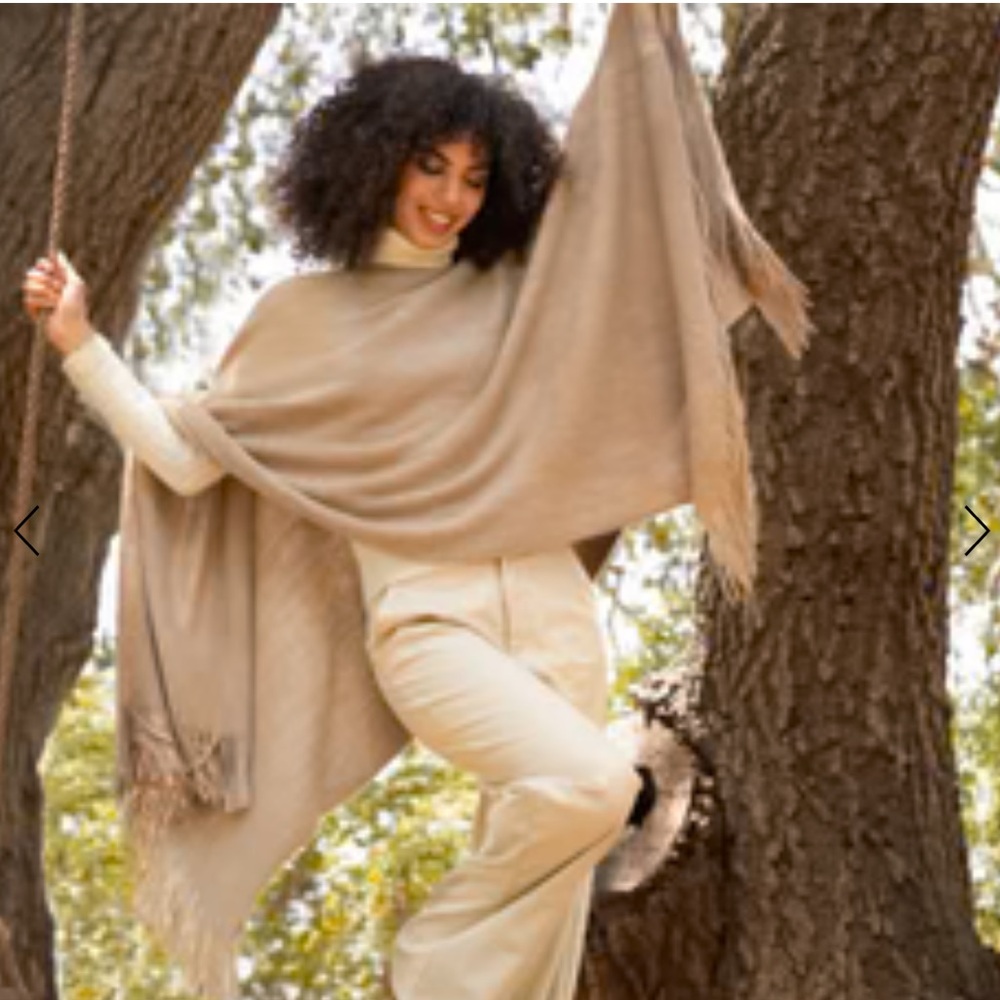 SHIRALEAH Rowan Poncho